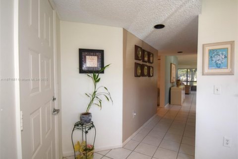 Condo in Pembroke Pines, Florida, 2 bedrooms  № 1920114 - photo 4