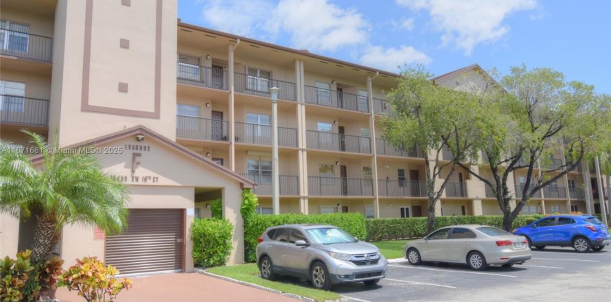 Condo in Pembroke Pines, Florida, 2 bedrooms  № 1920114
