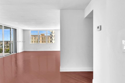 Купить кондоминиум в Авентура, Флорида 2 спальни, 117.8м2, № 1305576 - фото 8