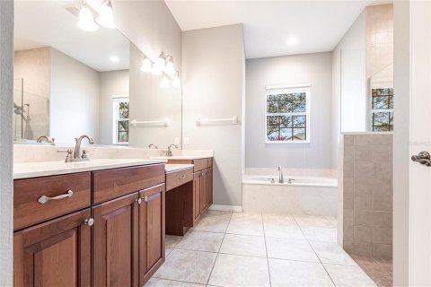 House in Bradenton, Florida 4 bedrooms, 285.67 sq.m. № 1567824 - photo 21