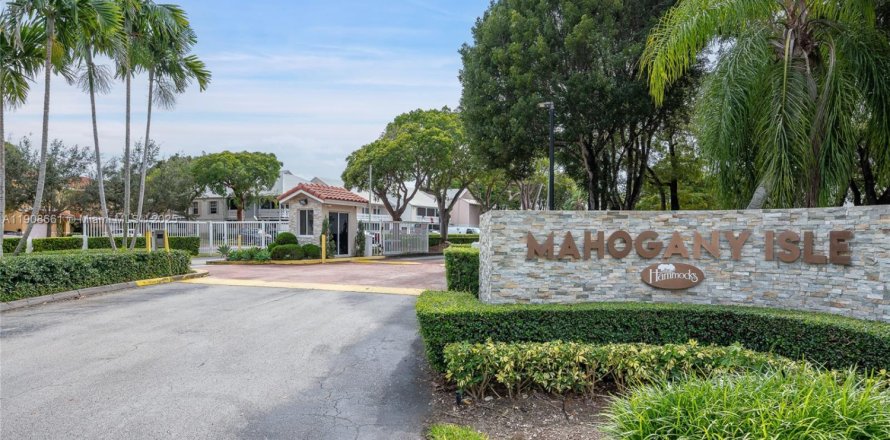 Condominio en Miami, Florida, 2 dormitorios № 1964611