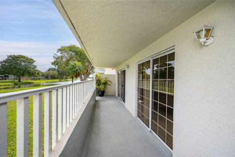 Condominio en venta en Miami, Florida, 2 dormitorios, 93.18 m2 № 1964611 - foto 18