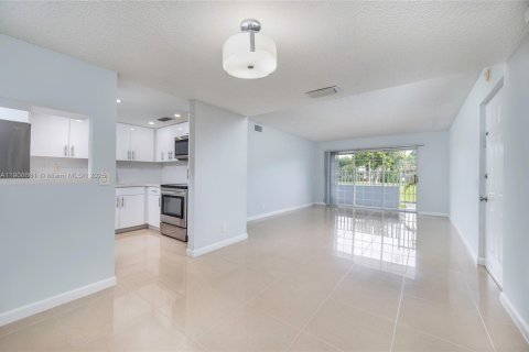 Condominio en venta en Miami, Florida, 2 dormitorios, 93.18 m2 № 1964611 - foto 4