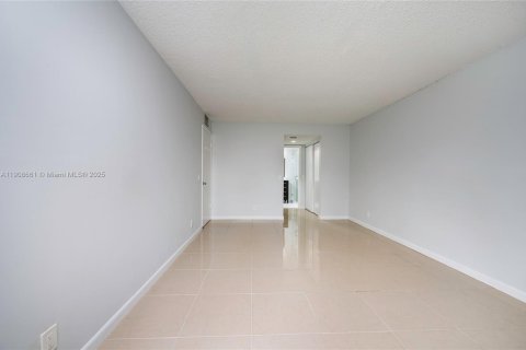 Condominio en venta en Miami, Florida, 2 dormitorios, 93.18 m2 № 1964611 - foto 17