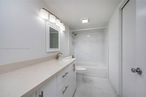 Condominio en venta en Miami, Florida, 2 dormitorios, 93.18 m2 № 1964611 - foto 13