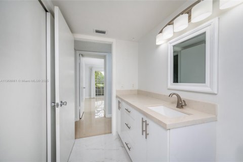 Condominio en venta en Miami, Florida, 2 dormitorios, 93.18 m2 № 1964611 - foto 12