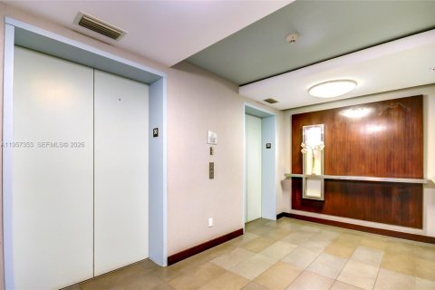 Купить кондоминиум в Майами, Флорида 1 спальня, 72.46м2, № 2020949 - фото 7