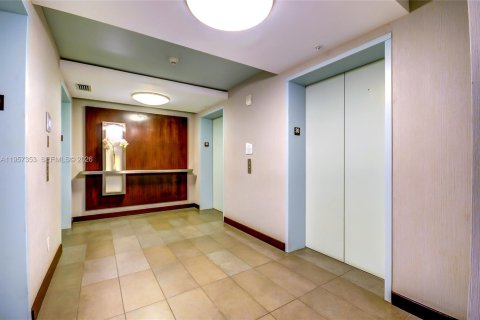 Купить кондоминиум в Майами, Флорида 1 спальня, 72.46м2, № 2020949 - фото 8