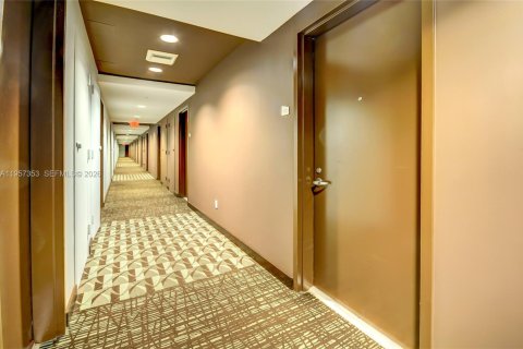 Купить кондоминиум в Майами, Флорида 1 спальня, 72.46м2, № 2020949 - фото 9