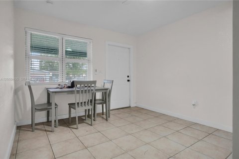 Commercial property in Miami, Florida 94.02 sq.m. № 2072899 - photo 6