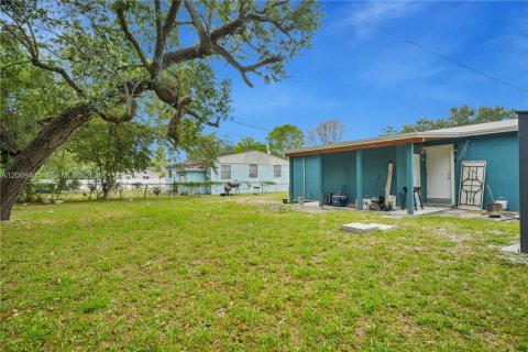 Commercial property in Miami, Florida 94.02 sq.m. № 2072899 - photo 16