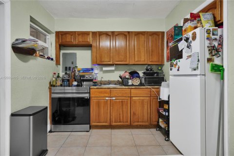 Commercial property in Miami, Florida 94.02 sq.m. № 2072899 - photo 10