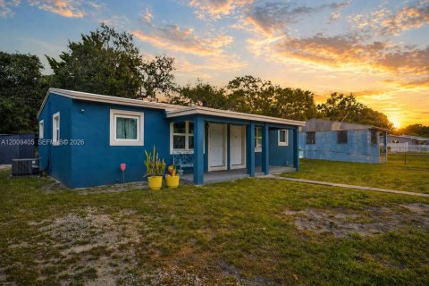 Commercial property in Miami, Florida 94.02 sq.m. № 2072899 - photo 2