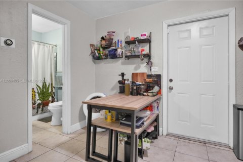 Commercial property in Miami, Florida 94.02 sq.m. № 2072899 - photo 12