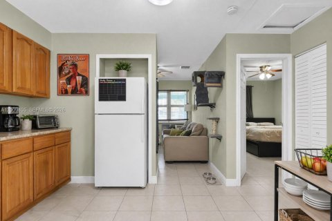 Commercial property in Miami, Florida 94.02 sq.m. № 2072899 - photo 9