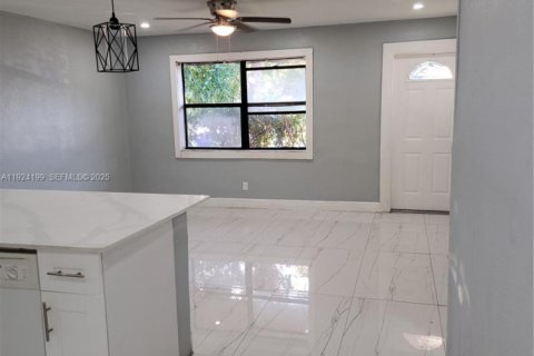 House in North Lauderdale, Florida 2 bedrooms, 141.86 sq.m. № 1982600
