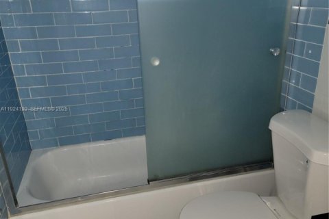 House in North Lauderdale, Florida 2 bedrooms, 141.86 sq.m. № 1982600 - photo 9