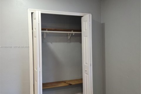 House in North Lauderdale, Florida 2 bedrooms, 141.86 sq.m. № 1982600 - photo 4