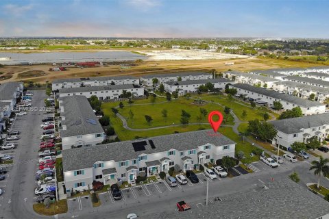 Купить таунхаус в Флорида-Сити, Флорида 4 спальни, 160.72м2, № 1993528 - фото 4