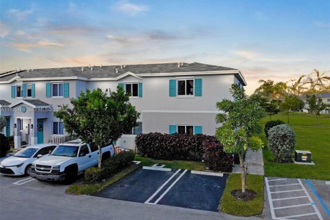 Купить таунхаус в Флорида-Сити, Флорида 4 спальни, 160.72м2, № 1993528 - фото 1