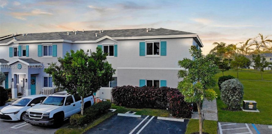 Таунхаус в Флорида-Сити, Флорида 4 спальни, 160.72м2 № 1993528