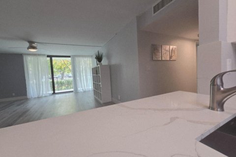 Condo in Fort Lauderdale, Florida, 2 bedrooms № 2083359 - photo 13