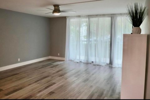 Condo in Fort Lauderdale, Florida, 2 bedrooms № 2083359 - photo 3
