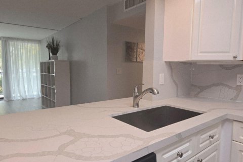 Condo in Fort Lauderdale, Florida, 2 bedrooms № 2083359 - photo 10