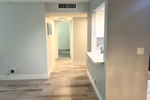 Condo in Fort Lauderdale, Florida, 2 bedrooms № 2083359 - photo 8