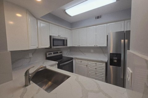 Condo in Fort Lauderdale, Florida, 2 bedrooms № 2083359 - photo 11