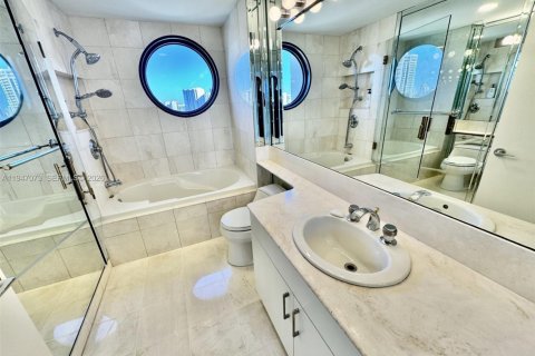 Copropriété à vendre à Aventura, Floride: 3 chambres, 189.52 m2 № 2005898 - photo 16