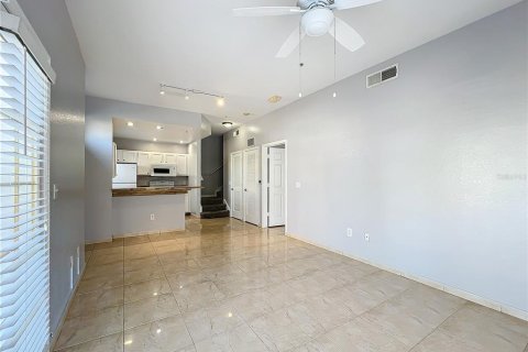 Condominio en alquiler en Kissimmee, Florida, 4 dormitorios, 136.57 m2 № 1879786 - foto 7