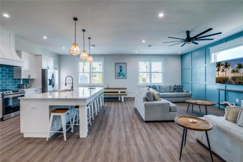Casa en venta en Bradenton Beach, Florida, 7 dormitorios, 288 m2 № 1255731 - foto 5