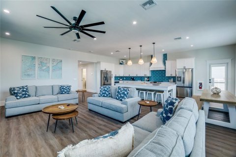Casa en venta en Bradenton Beach, Florida, 7 dormitorios, 288 m2 № 1255731 - foto 3