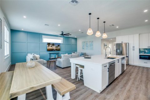 Casa en venta en Bradenton Beach, Florida, 7 dormitorios, 288 m2 № 1255731 - foto 11