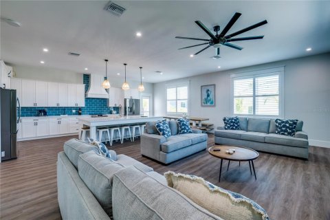 Casa en venta en Bradenton Beach, Florida, 7 dormitorios, 288 m2 № 1255731 - foto 8