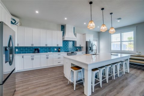 Casa en venta en Bradenton Beach, Florida, 7 dormitorios, 288 m2 № 1255731 - foto 9