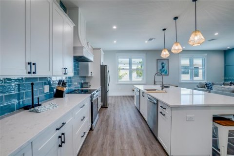 Casa en venta en Bradenton Beach, Florida, 7 dormitorios, 288 m2 № 1255731 - foto 12