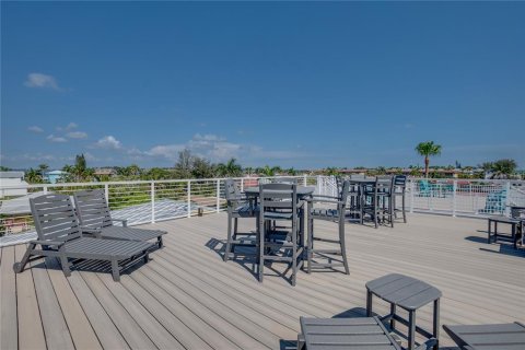 Casa en venta en Bradenton Beach, Florida, 7 dormitorios, 288 m2 № 1255731 - foto 18