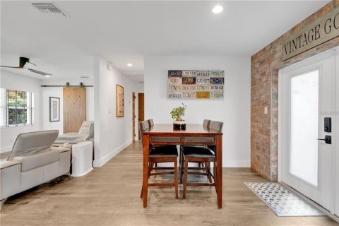 Propiedad comercial en venta en Orlando, Florida, 214.14 m2 № 1876533 - foto 12