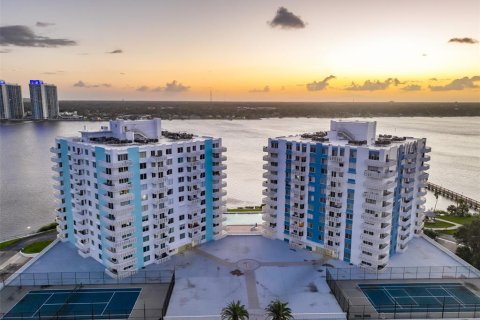 Condo in Daytona Beach, Florida, 1 bedroom  № 2377816 - photo 7