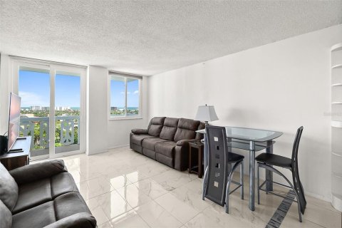 Condo in Daytona Beach, Florida, 1 bedroom  № 2377816 - photo 15