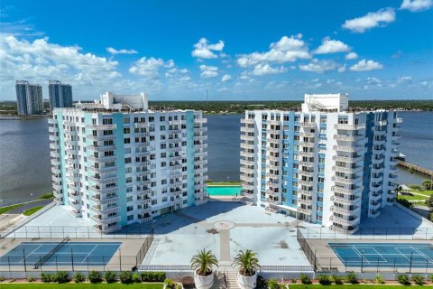 Condo in Daytona Beach, Florida, 1 bedroom  № 2377816