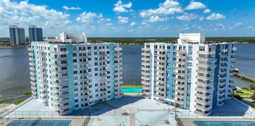 Condo in Daytona Beach, Florida, 1 bedroom  № 2377816