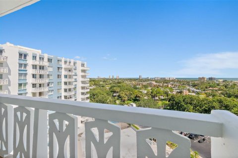 Condo in Daytona Beach, Florida, 1 bedroom  № 2377816 - photo 22