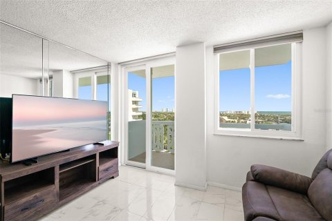 Condo in Daytona Beach, Florida, 1 bedroom  № 2377816 - photo 3