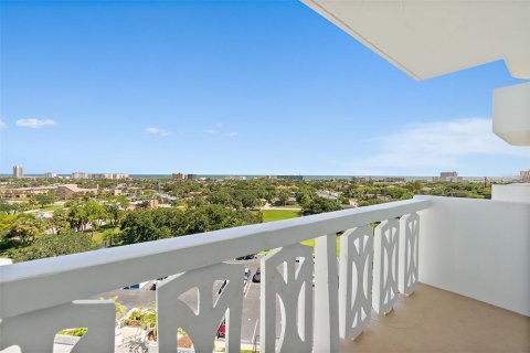 Condo in Daytona Beach, Florida, 1 bedroom  № 2377816 - photo 21