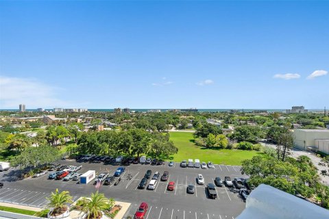 Condo in Daytona Beach, Florida, 1 bedroom  № 2377816 - photo 23