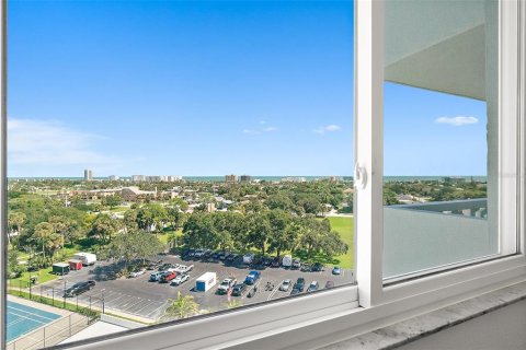 Condo in Daytona Beach, Florida, 1 bedroom  № 2377816 - photo 28