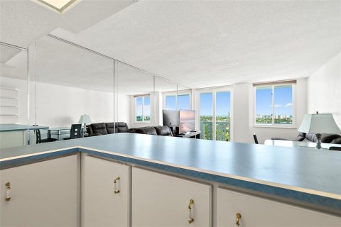 Condo in Daytona Beach, Florida, 1 bedroom  № 2377816 - photo 4